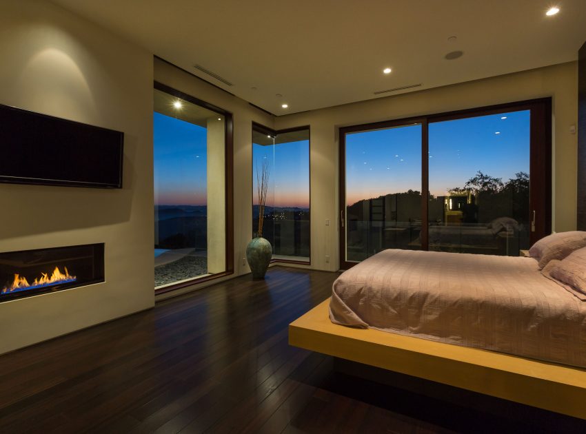 A Breathtaking Contemporary Home with Stylish Interiors in Beverly Hills, California by Gabbay Architects (35)