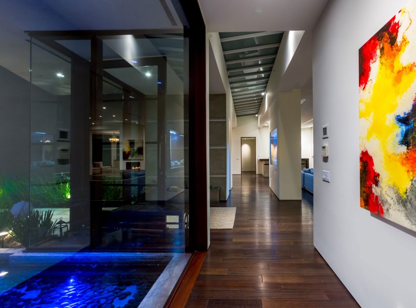 A Breathtaking Contemporary Home with Stylish Interiors in Beverly Hills, California by Gabbay Architects (36)