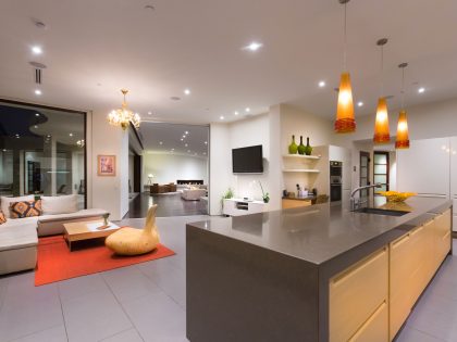 A Breathtaking Contemporary Home with Stylish Interiors in Beverly Hills, California by Gabbay Architects (38)