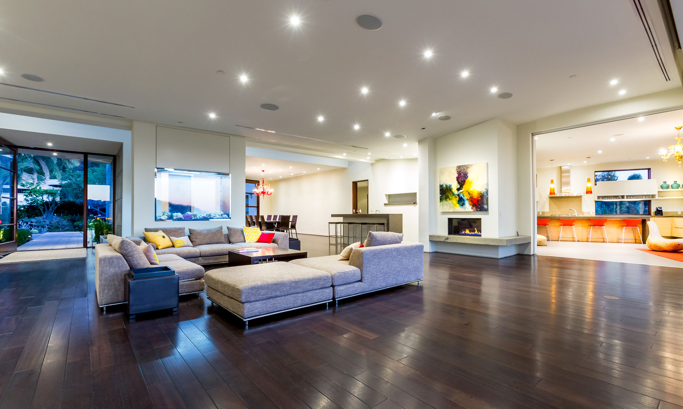 A Breathtaking Contemporary Home with Stylish Interiors in Beverly Hills, California by Gabbay Architects (39)