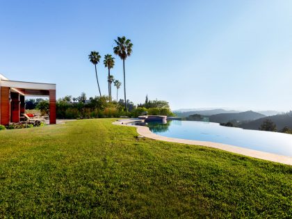 A Breathtaking Contemporary Home with Stylish Interiors in Beverly Hills, California by Gabbay Architects (4)