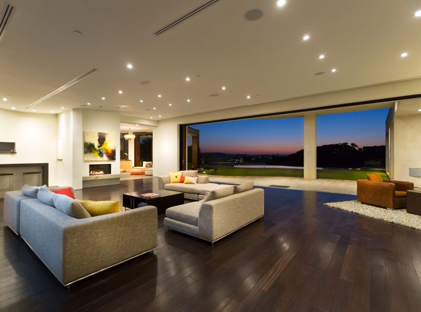 A Breathtaking Contemporary Home with Stylish Interiors in Beverly Hills, California by Gabbay Architects (40)