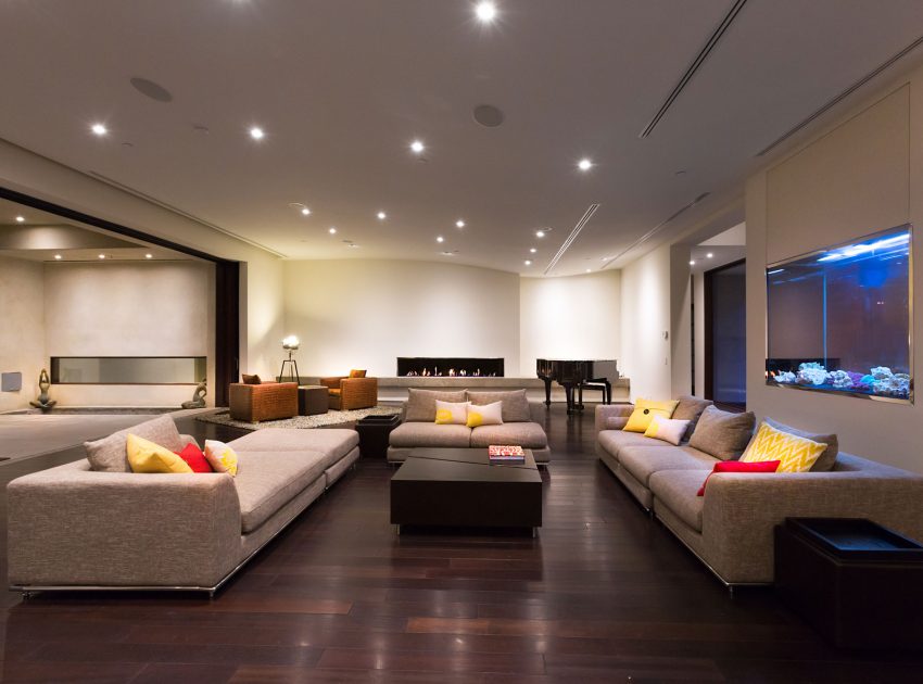 A Breathtaking Contemporary Home with Stylish Interiors in Beverly Hills, California by Gabbay Architects (41)