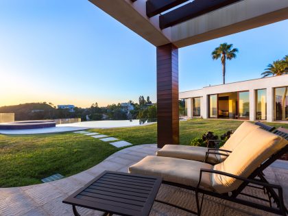 A Breathtaking Contemporary Home with Stylish Interiors in Beverly Hills, California by Gabbay Architects (42)
