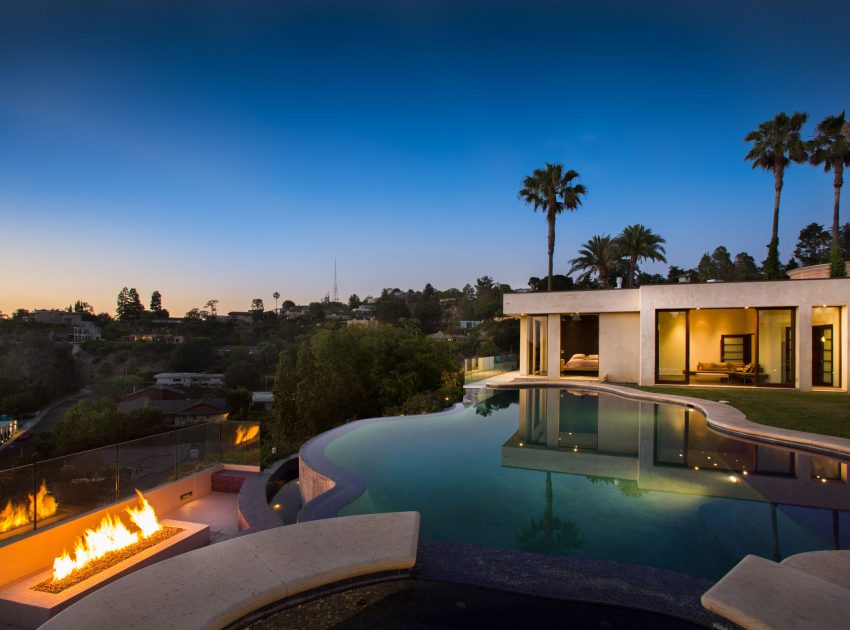 A Breathtaking Contemporary Home with Stylish Interiors in Beverly Hills, California by Gabbay Architects (46)