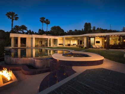 A Breathtaking Contemporary Home with Stylish Interiors in Beverly Hills, California by Gabbay Architects (47)