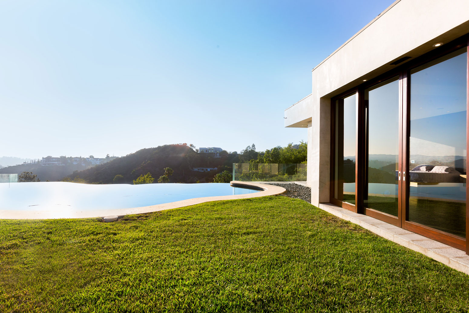 A Breathtaking Contemporary Home with Stylish Interiors in Beverly Hills, California by Gabbay Architects (5)