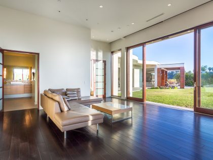 A Breathtaking Contemporary Home with Stylish Interiors in Beverly Hills, California by Gabbay Architects (9)