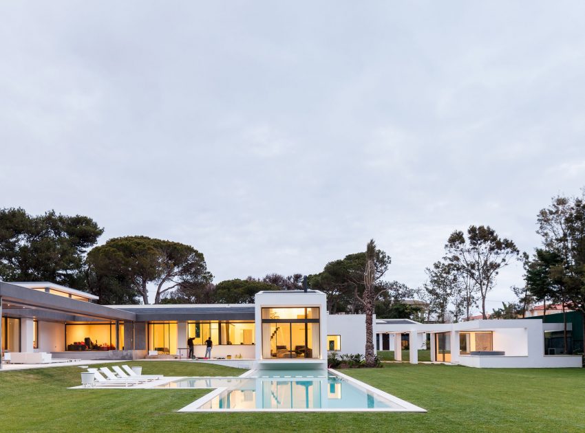 A Bright Contemporary Home with a Big Pool in Cascais, Portugal by Fragmentos de Arquitectura (10)