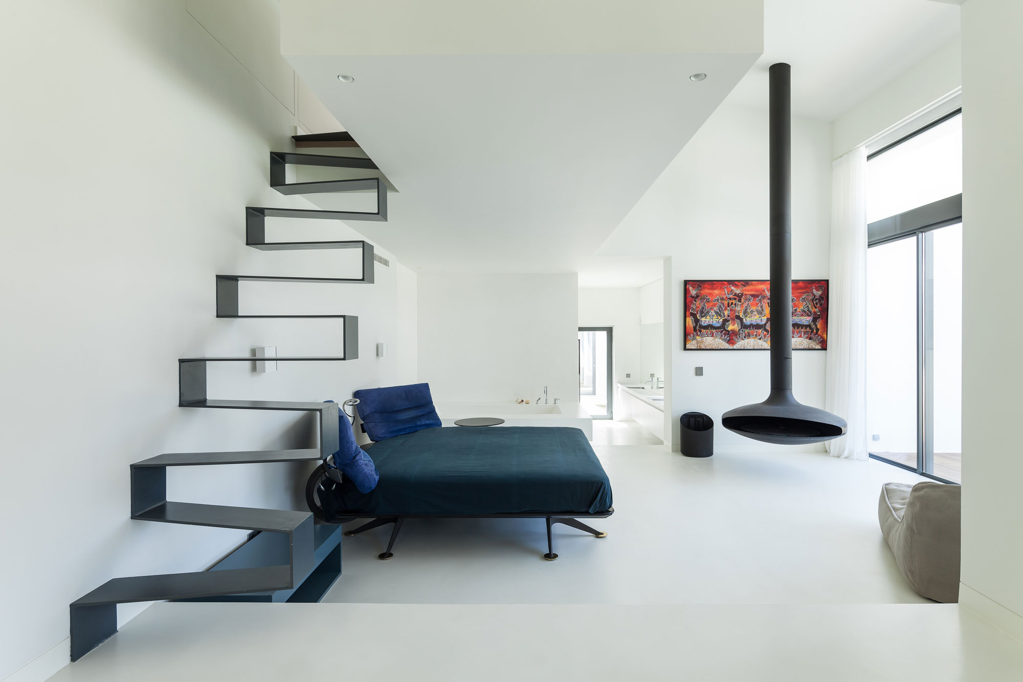 A Bright Contemporary Home with a Big Pool in Cascais, Portugal by Fragmentos de Arquitectura (2)