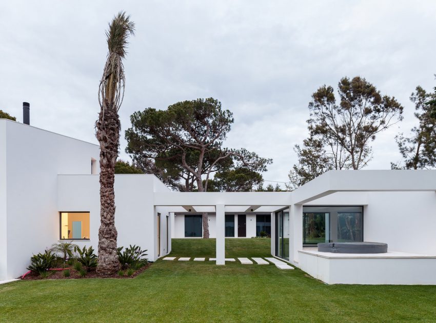 A Bright Contemporary Home with a Big Pool in Cascais, Portugal by Fragmentos de Arquitectura (6)