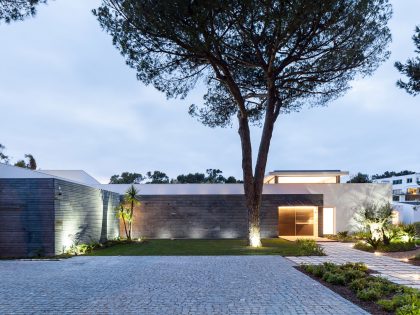 A Bright Contemporary Home with a Big Pool in Cascais, Portugal by Fragmentos de Arquitectura (8)
