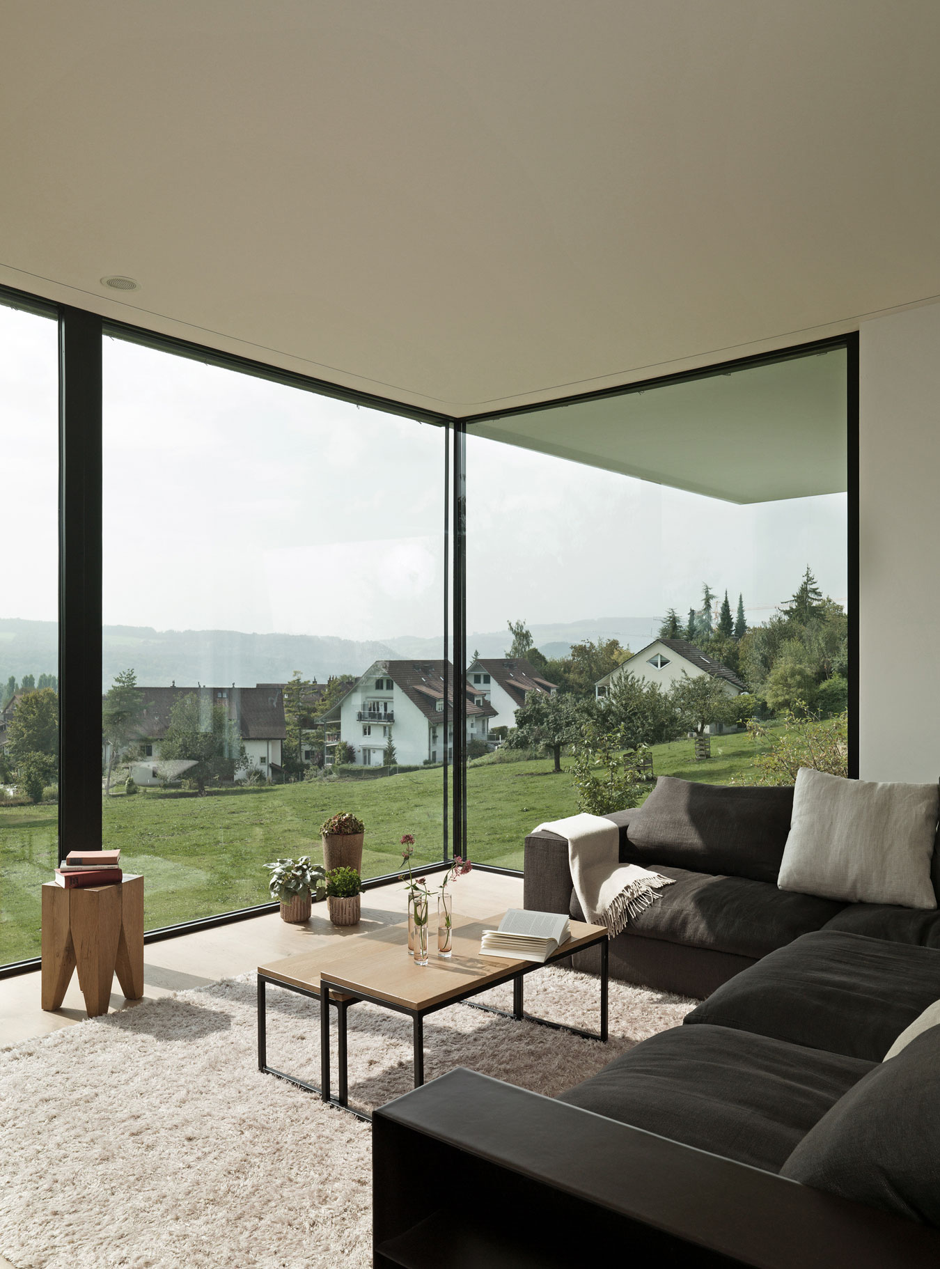 A Bright Modern Home with White Facade and Large Glass Windows in Uitikon, Switzerland by Meier Architekten (10)