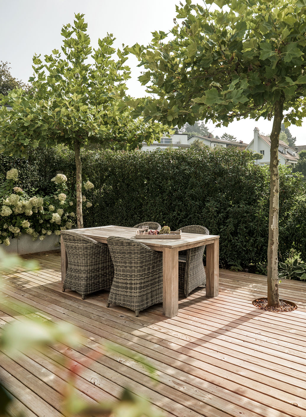 A Bright Modern Home with White Facade and Large Glass Windows in Uitikon, Switzerland by Meier Architekten (4)