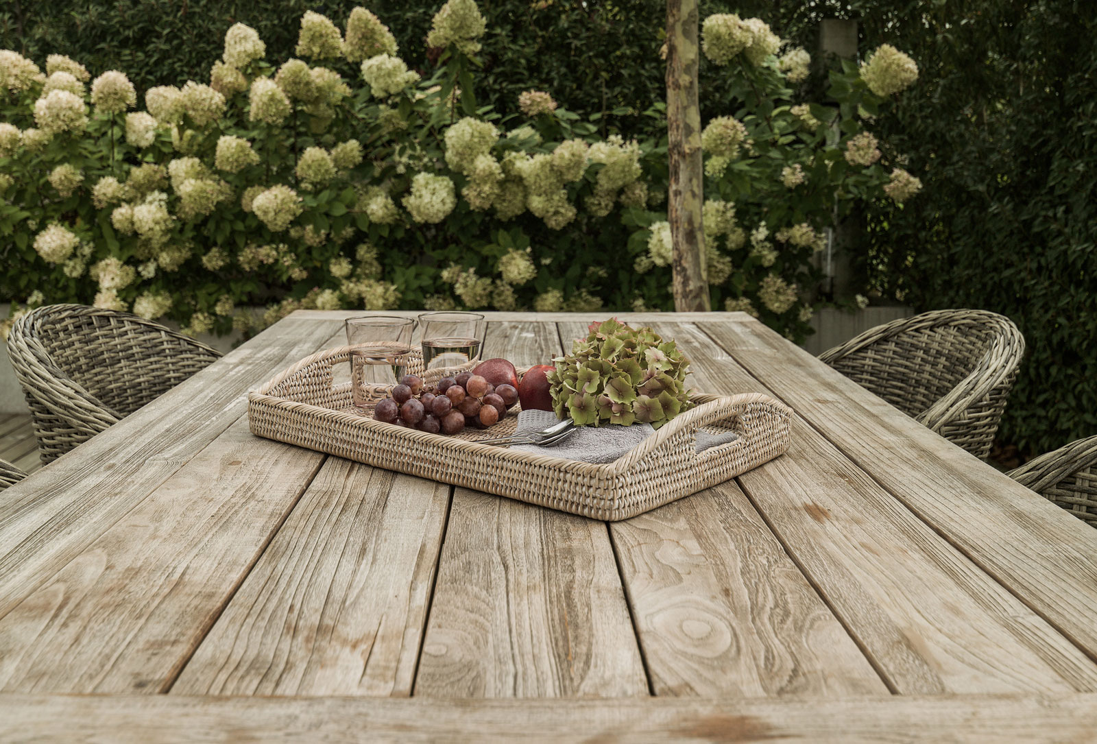 A Bright Modern Home with White Facade and Large Glass Windows in Uitikon, Switzerland by Meier Architekten (5)