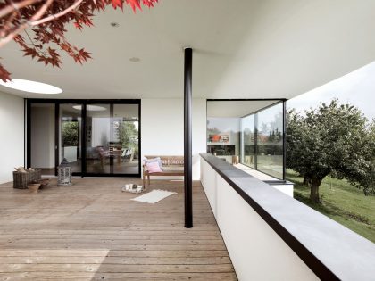 A Bright Modern Home with White Facade and Large Glass Windows in Uitikon, Switzerland by Meier Architekten (7)