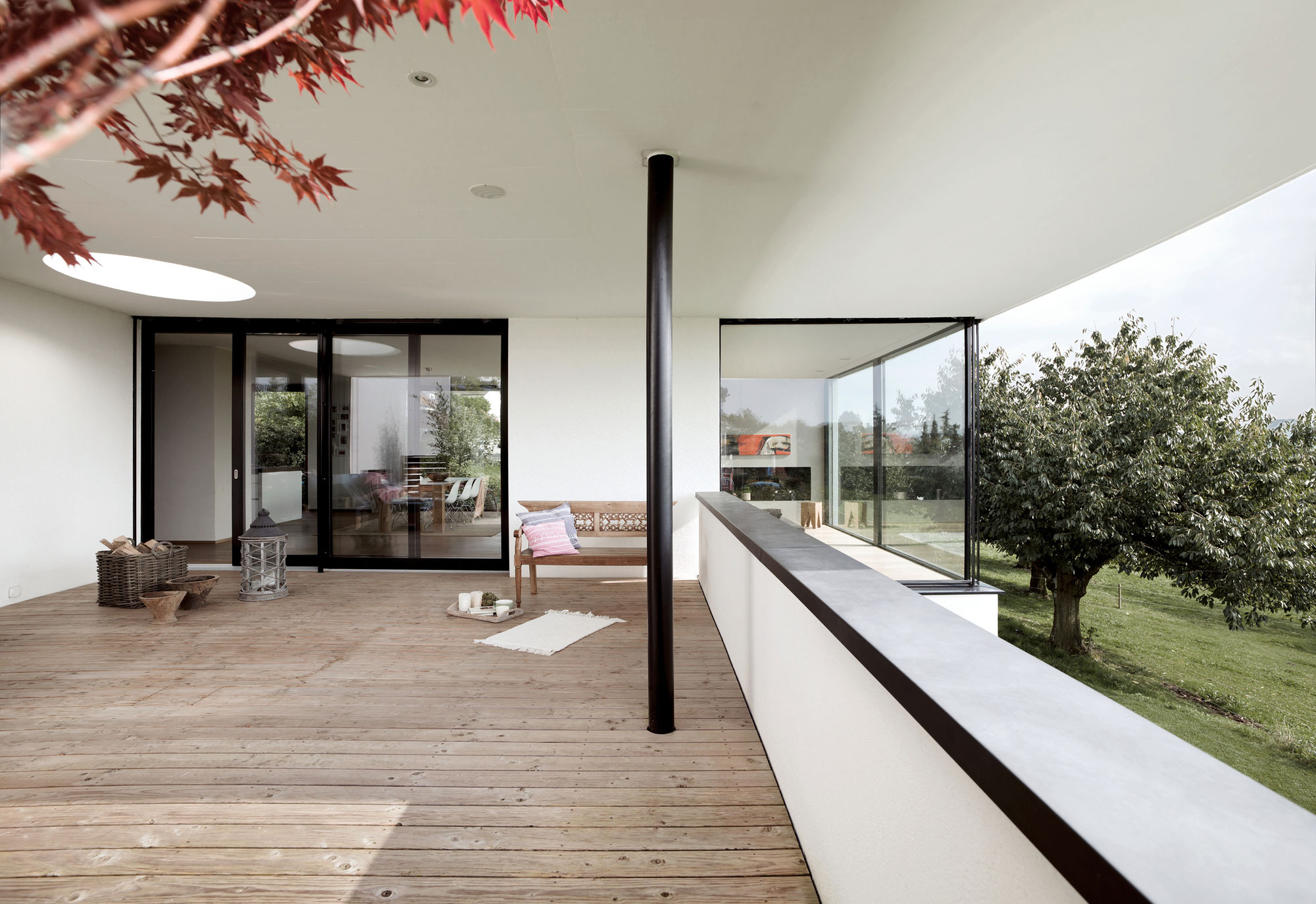 A Bright Modern Home with White Facade and Large Glass Windows in Uitikon, Switzerland by Meier Architekten (7)