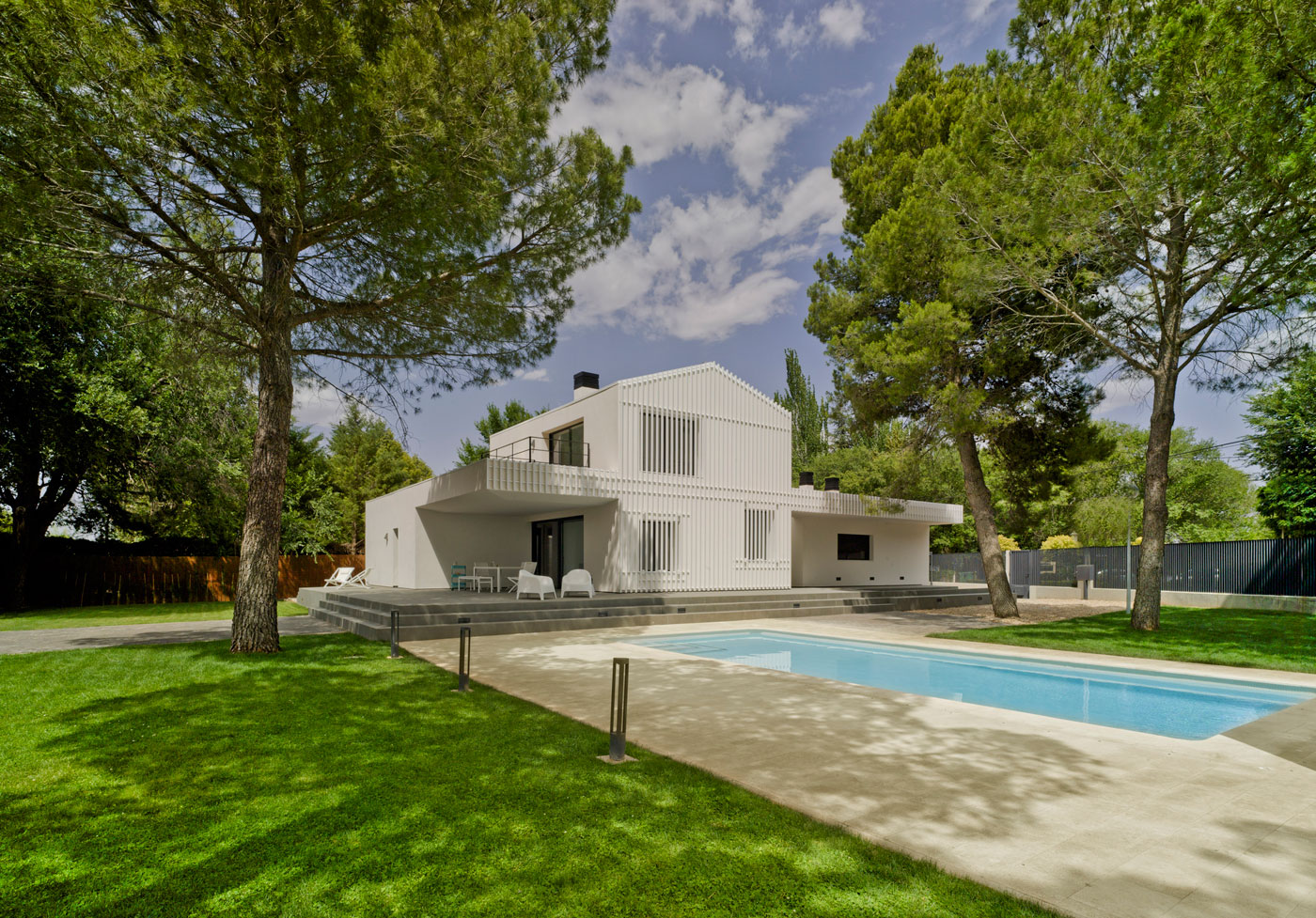 A Bright Modern House with Lots of White in Albacete, Spain by Colectivo Du Arquitectura (1)