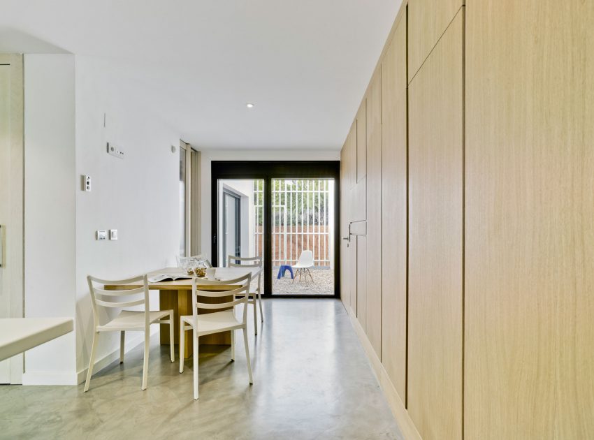 A Bright Modern House with Lots of White in Albacete, Spain by Colectivo Du Arquitectura (10)