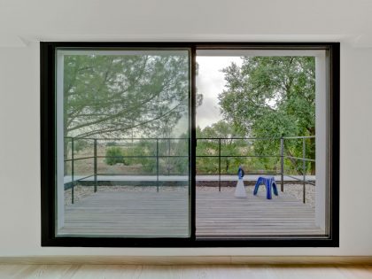 A Bright Modern House with Lots of White in Albacete, Spain by Colectivo Du Arquitectura (13)