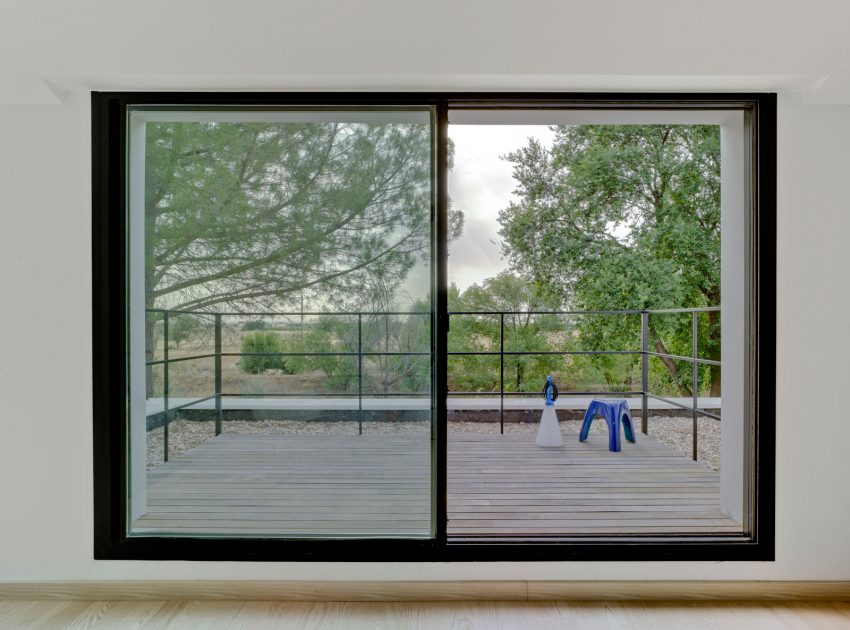 A Bright Modern House with Lots of White in Albacete, Spain by Colectivo Du Arquitectura (13)