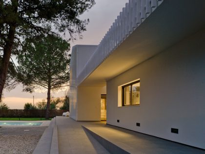 A Bright Modern House with Lots of White in Albacete, Spain by Colectivo Du Arquitectura (14)