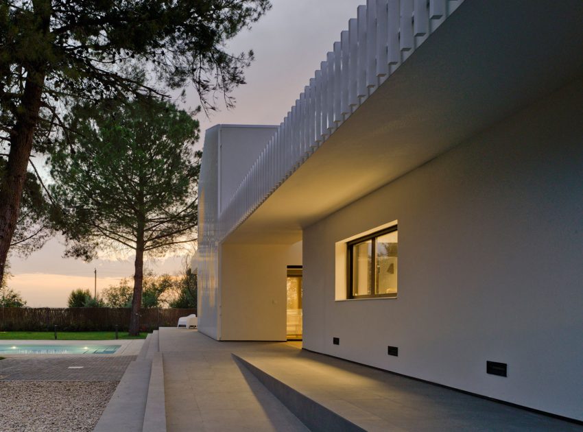 A Bright Modern House with Lots of White in Albacete, Spain by Colectivo Du Arquitectura (14)
