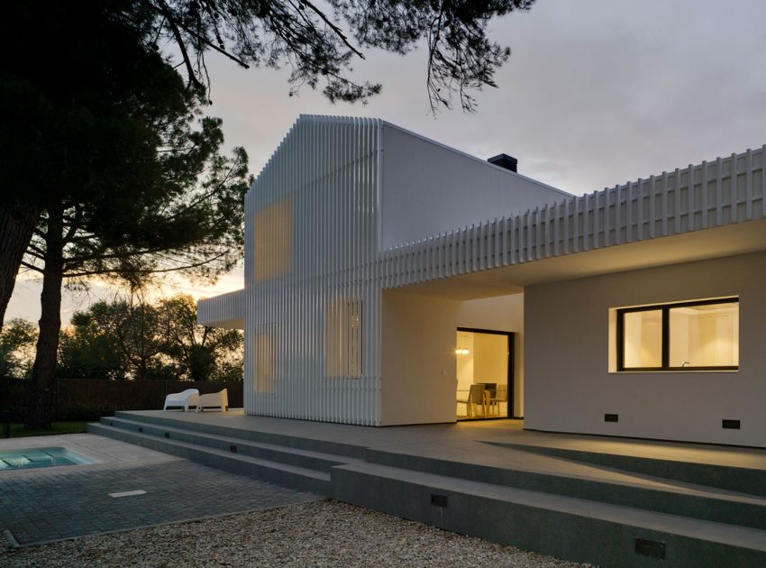 A Bright Modern House with Lots of White in Albacete, Spain by Colectivo Du Arquitectura (15)