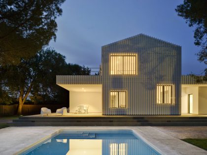 A Bright Modern House with Lots of White in Albacete, Spain by Colectivo Du Arquitectura (18)