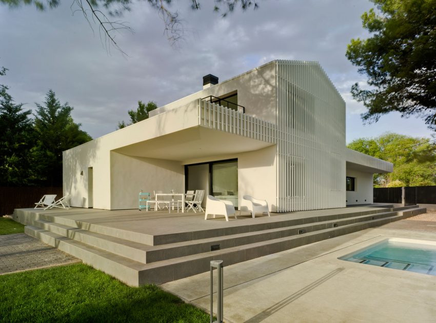 A Bright Modern House with Lots of White in Albacete, Spain by Colectivo Du Arquitectura (2)