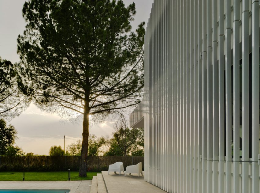 A Bright Modern House with Lots of White in Albacete, Spain by Colectivo Du Arquitectura (3)