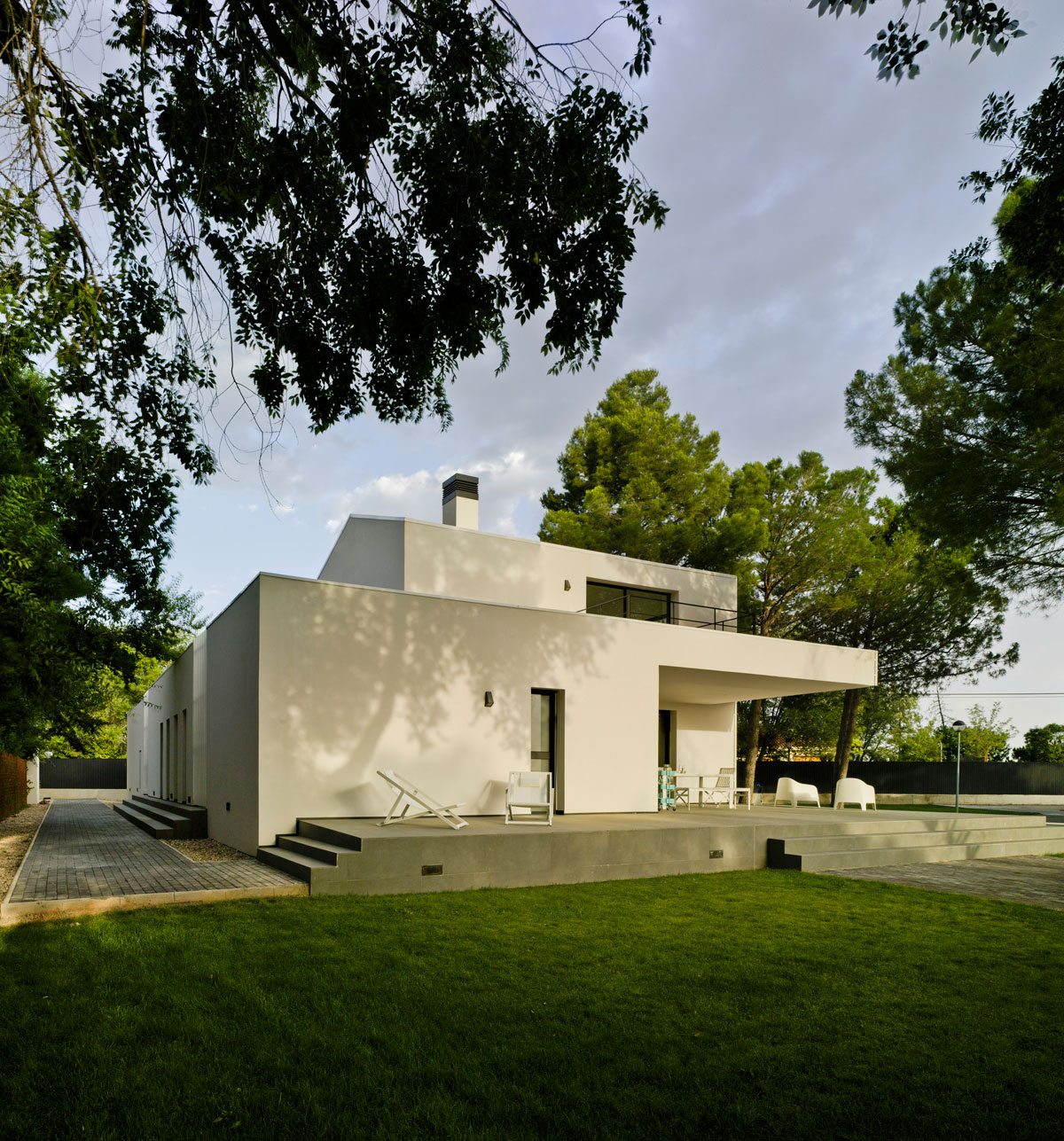 A Bright Modern House with Lots of White in Albacete, Spain by Colectivo Du Arquitectura (4)