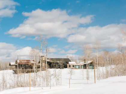 A Bright Modern Mountain Home Drenched in Rustic Décor in Park City, Utah by Studio McGee (1)