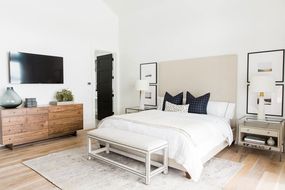 A Bright Modern Mountain Home Drenched in Rustic Décor in Park City, Utah by Studio McGee (14)