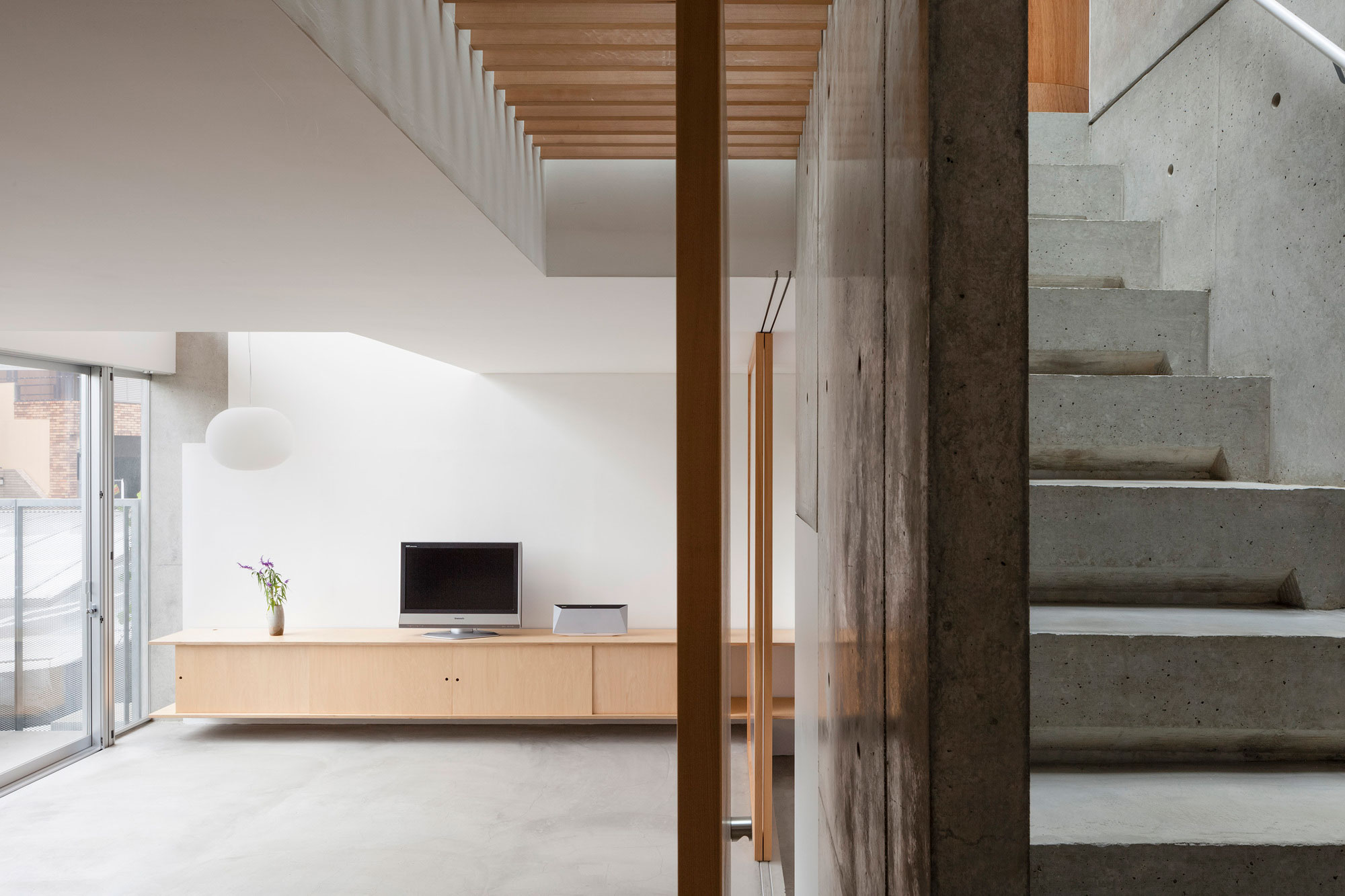 A Bright and Airy Concrete Home for Family of Three in Hiroshima Prefecture by Yutaka Yoshida Architect & Associates (5)