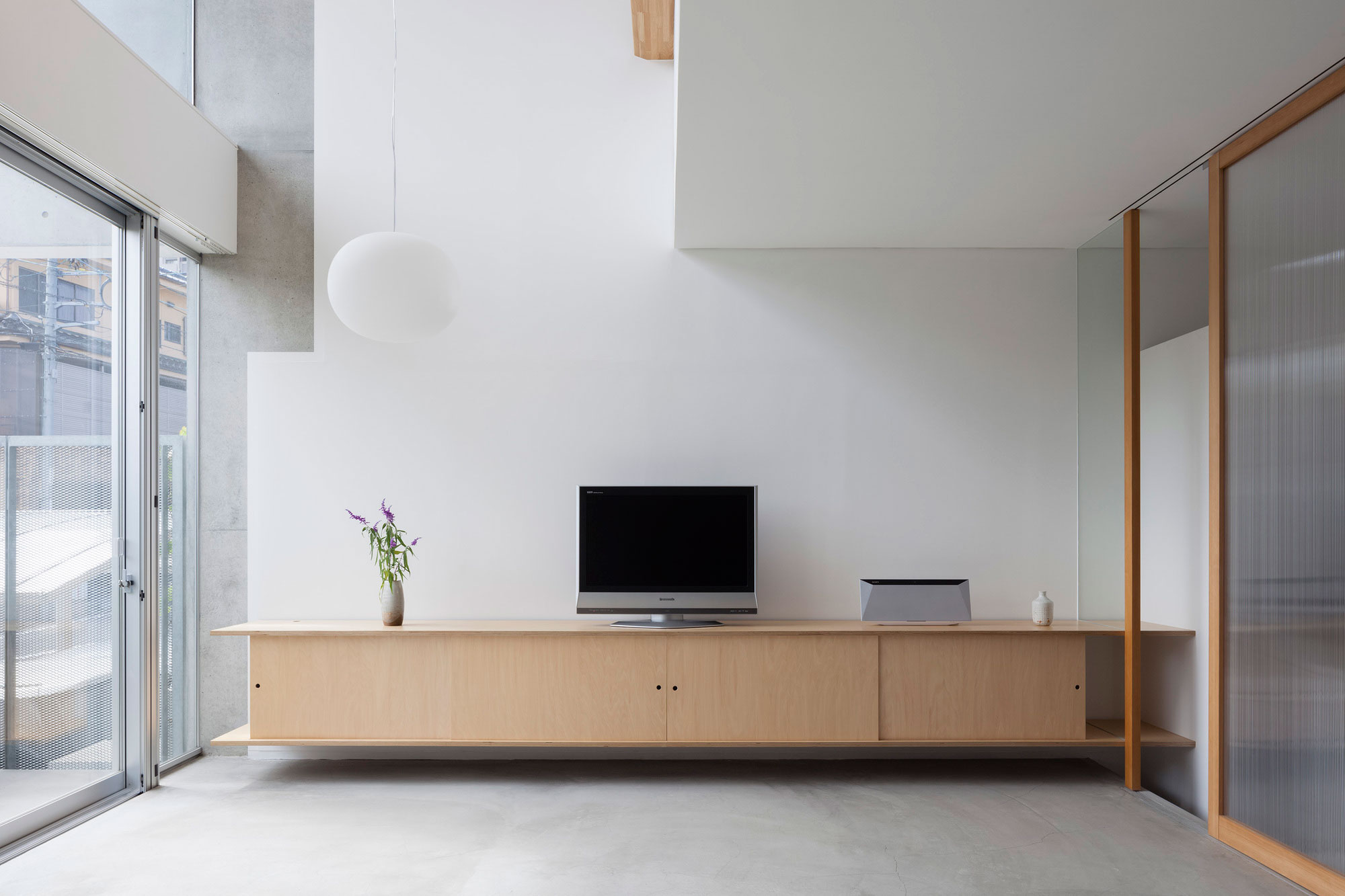 A Bright and Airy Concrete Home for Family of Three in Hiroshima Prefecture by Yutaka Yoshida Architect & Associates (6)