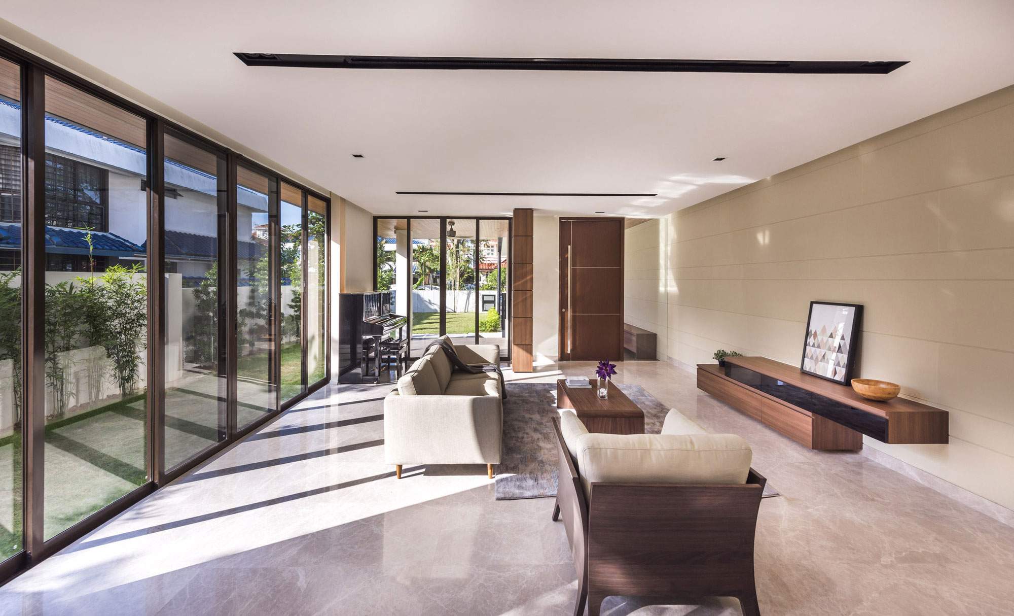 A Bright and Airy Contemporary Home with Elegant Interiors in Singapore by ADX Architects (4)