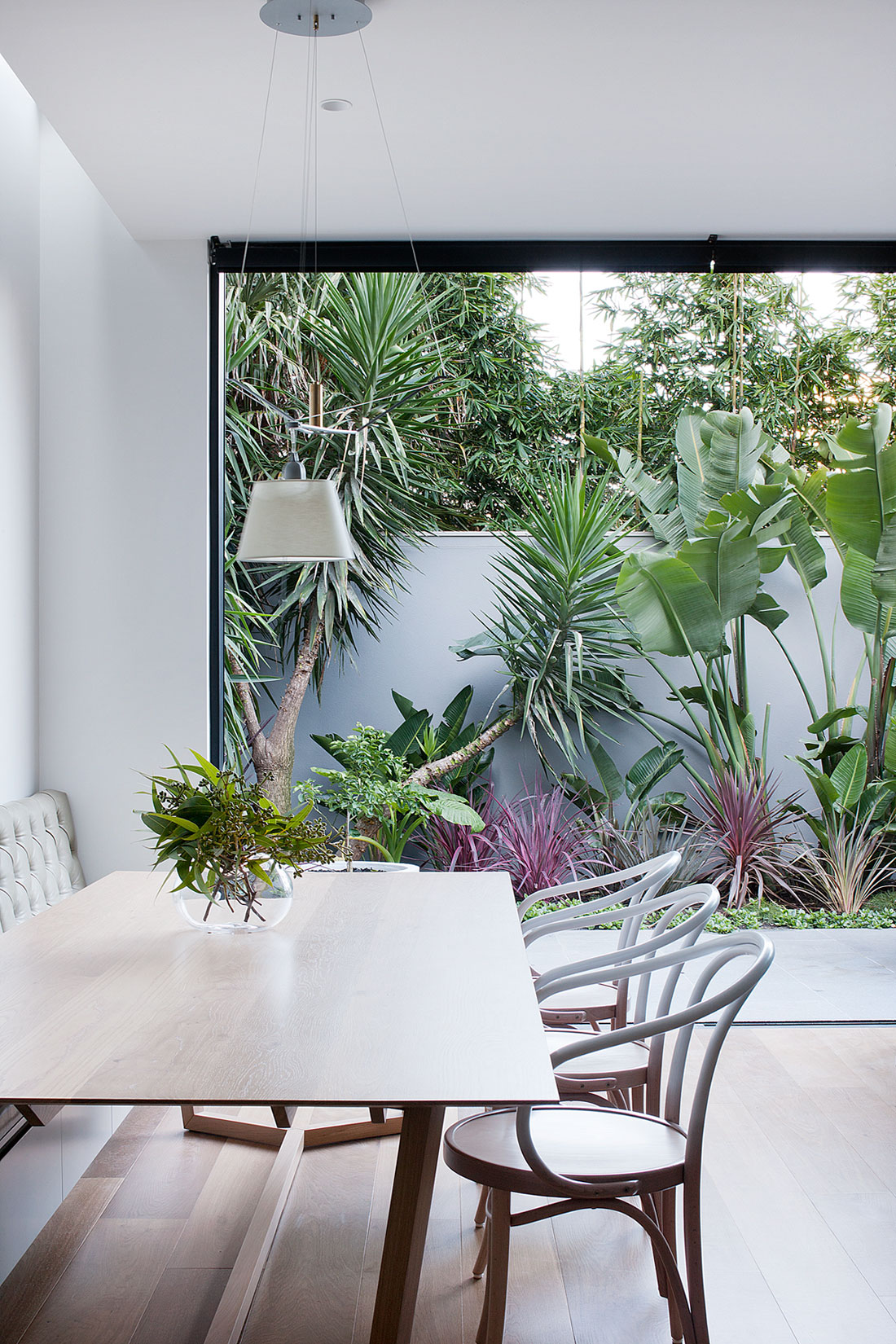 A Bright and Elegant Home with Luxurious Details in Melbourne, Australia by Robson Rak Architects (20)