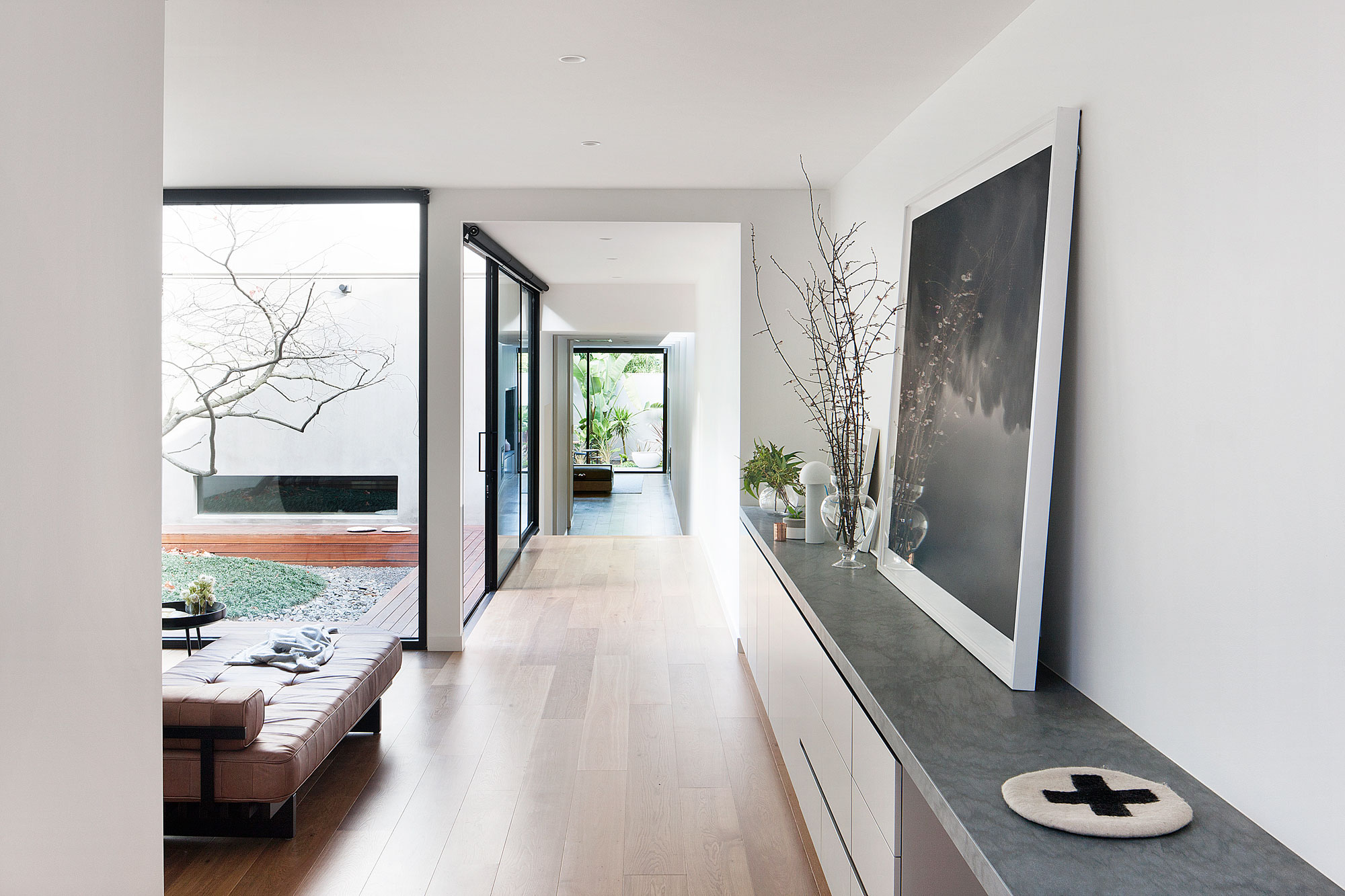 A Bright and Elegant Home with Luxurious Details in Melbourne, Australia by Robson Rak Architects (9)