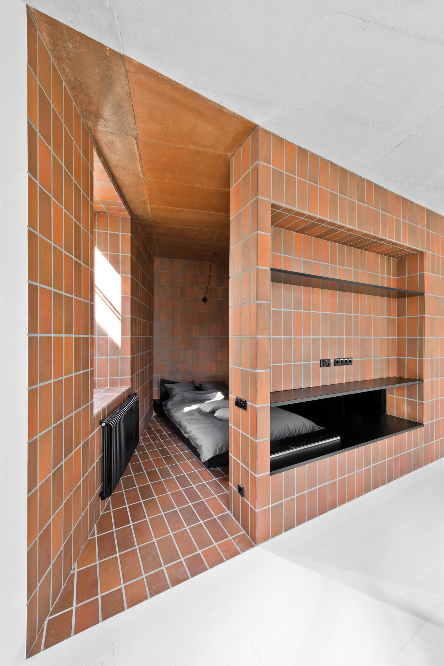 A Bright and Stylish Monochromatic Apartment in Vilnius, Lithuania by YCL Studio (12)