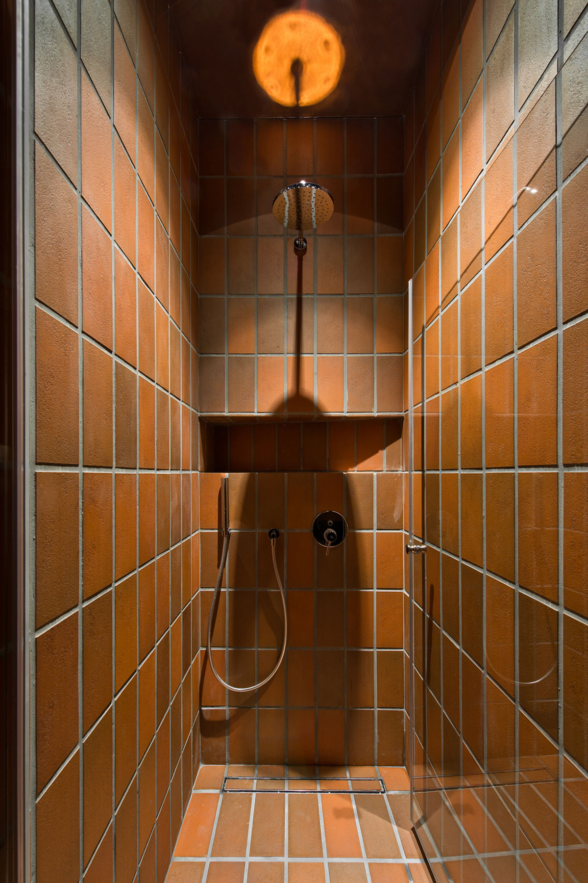 A Bright and Stylish Monochromatic Apartment in Vilnius, Lithuania by YCL Studio (17)