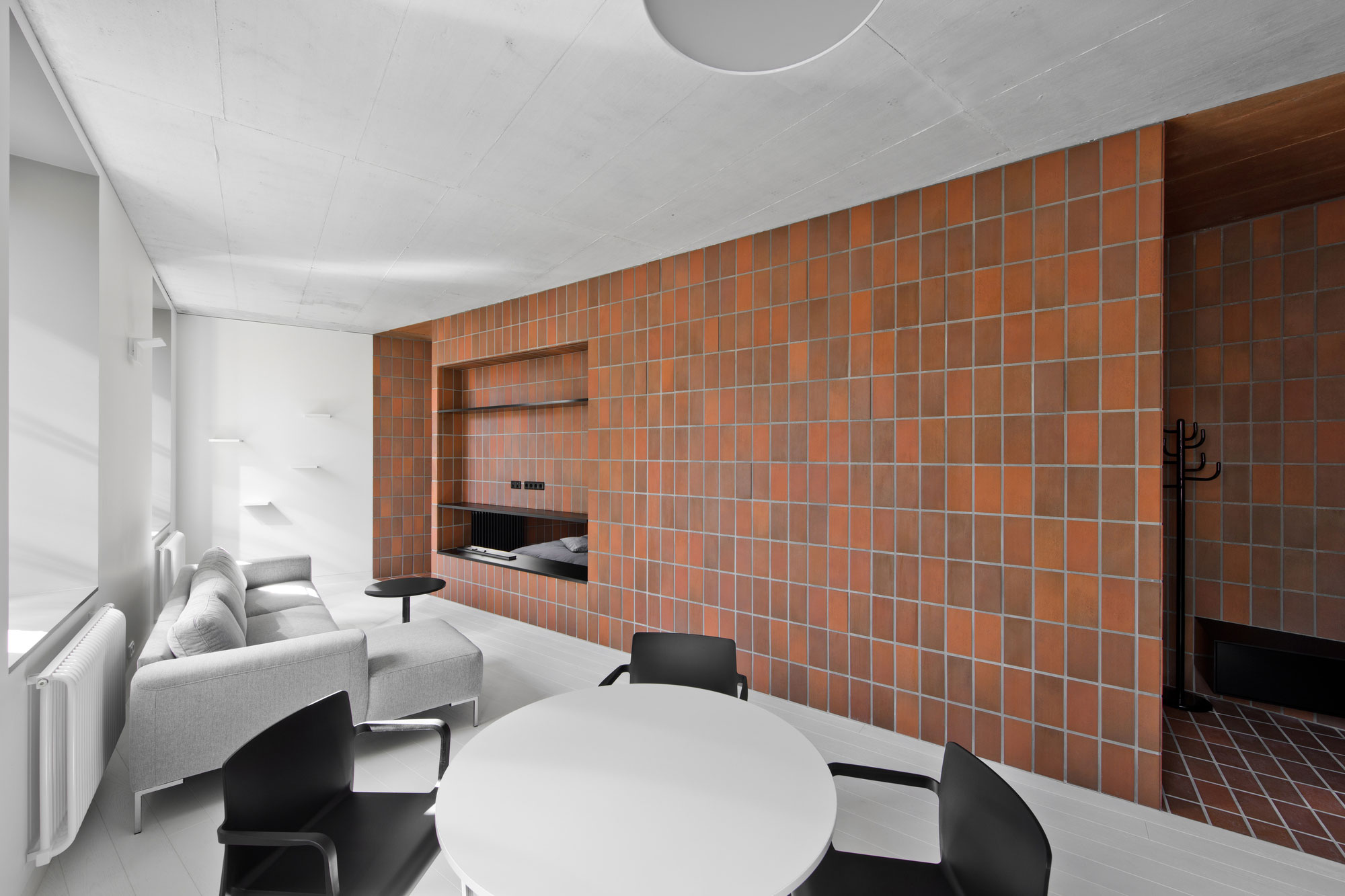 A Bright and Stylish Monochromatic Apartment in Vilnius, Lithuania by YCL Studio (3)