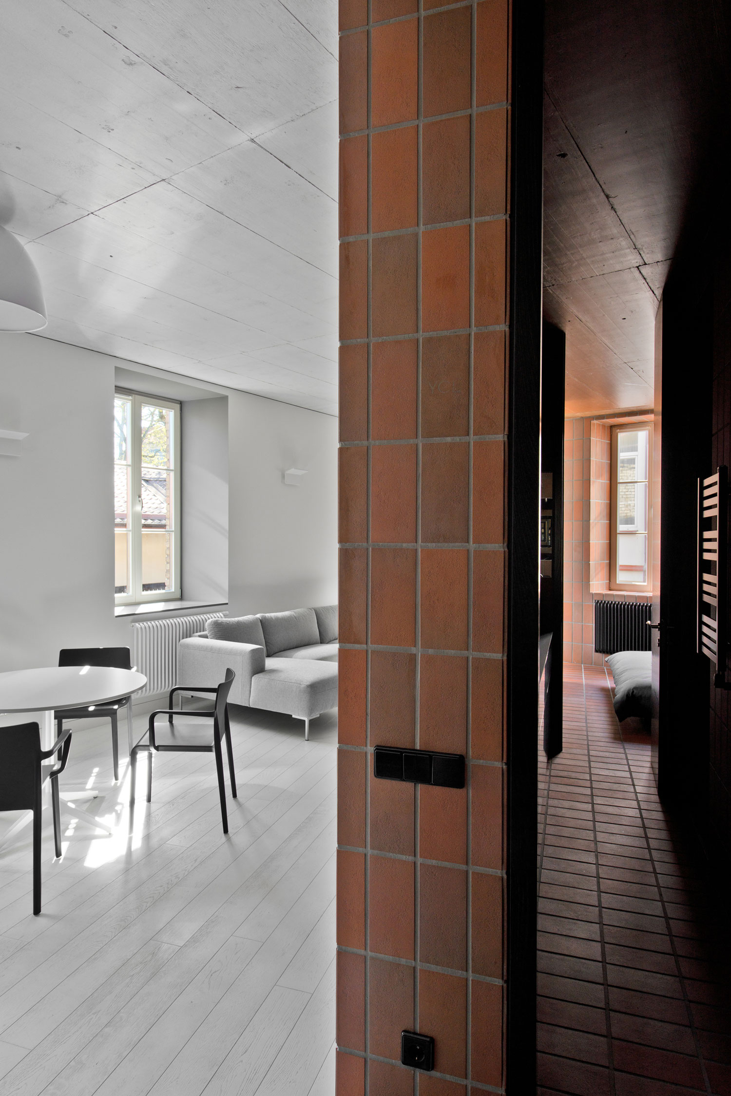 A Bright and Stylish Monochromatic Apartment in Vilnius, Lithuania by YCL Studio (7)