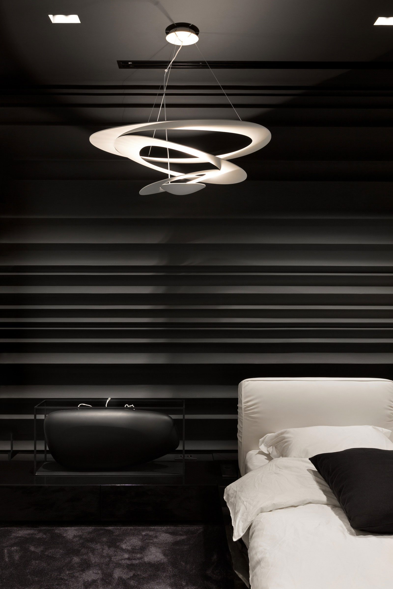 A Bright and Vibrant Apartment Plays with Black and White Accents in Kiev, Ukraine by Lera Katasonova (15)