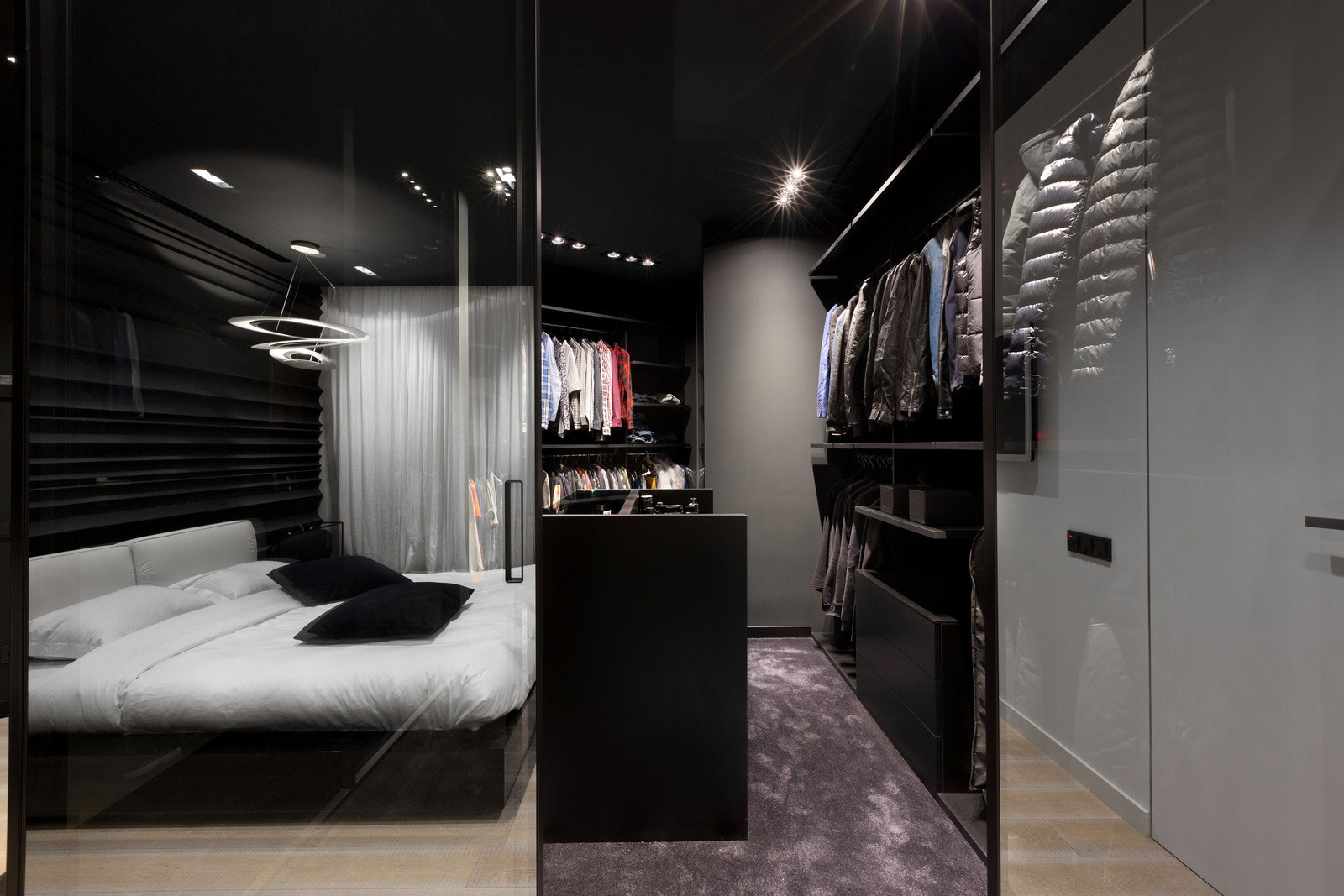 A Bright and Vibrant Apartment Plays with Black and White Accents in Kiev, Ukraine by Lera Katasonova (23)