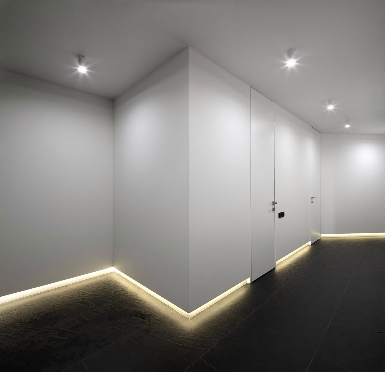 A Bright and Vibrant Apartment Plays with Black and White Accents in Kiev, Ukraine by Lera Katasonova (32)