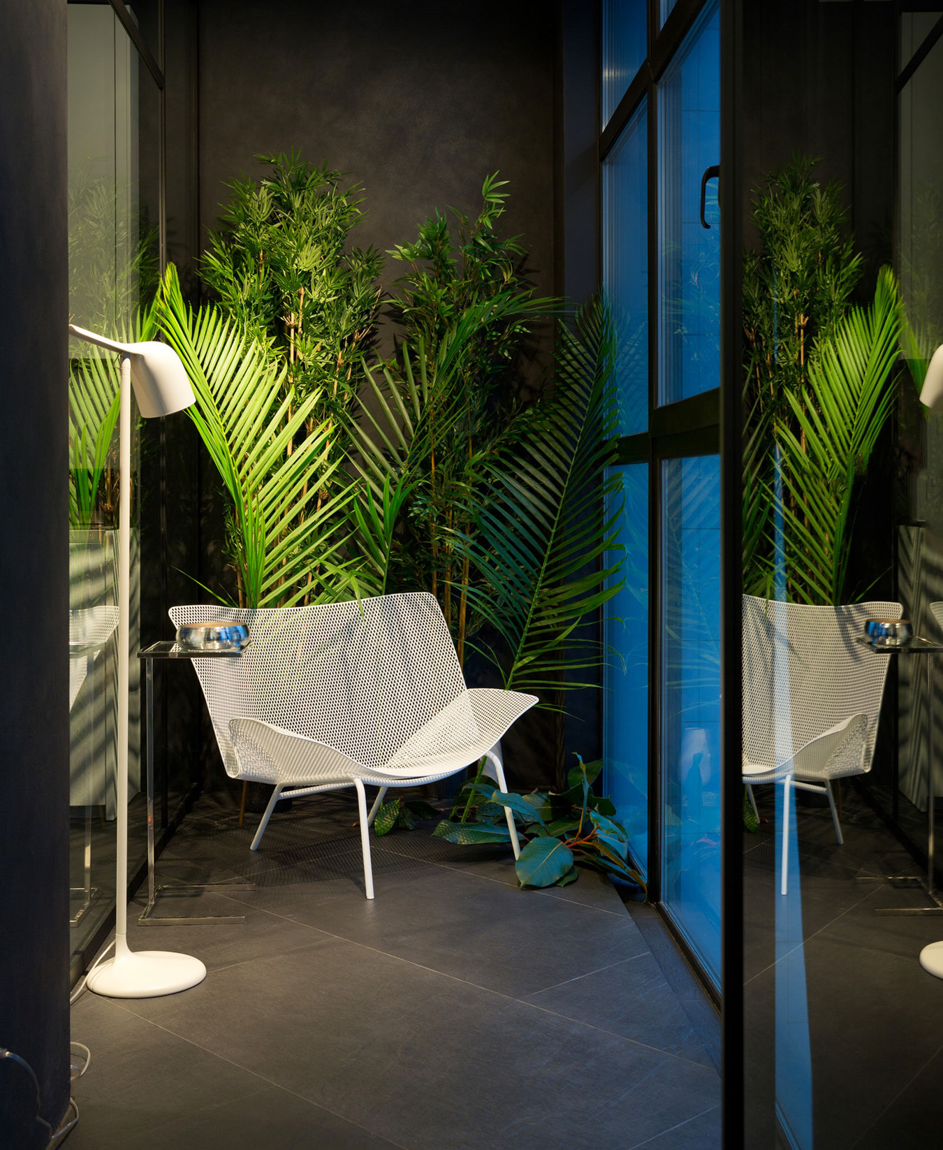 A Bright and Vibrant Apartment Plays with Black and White Accents in Kiev, Ukraine by Lera Katasonova (33)