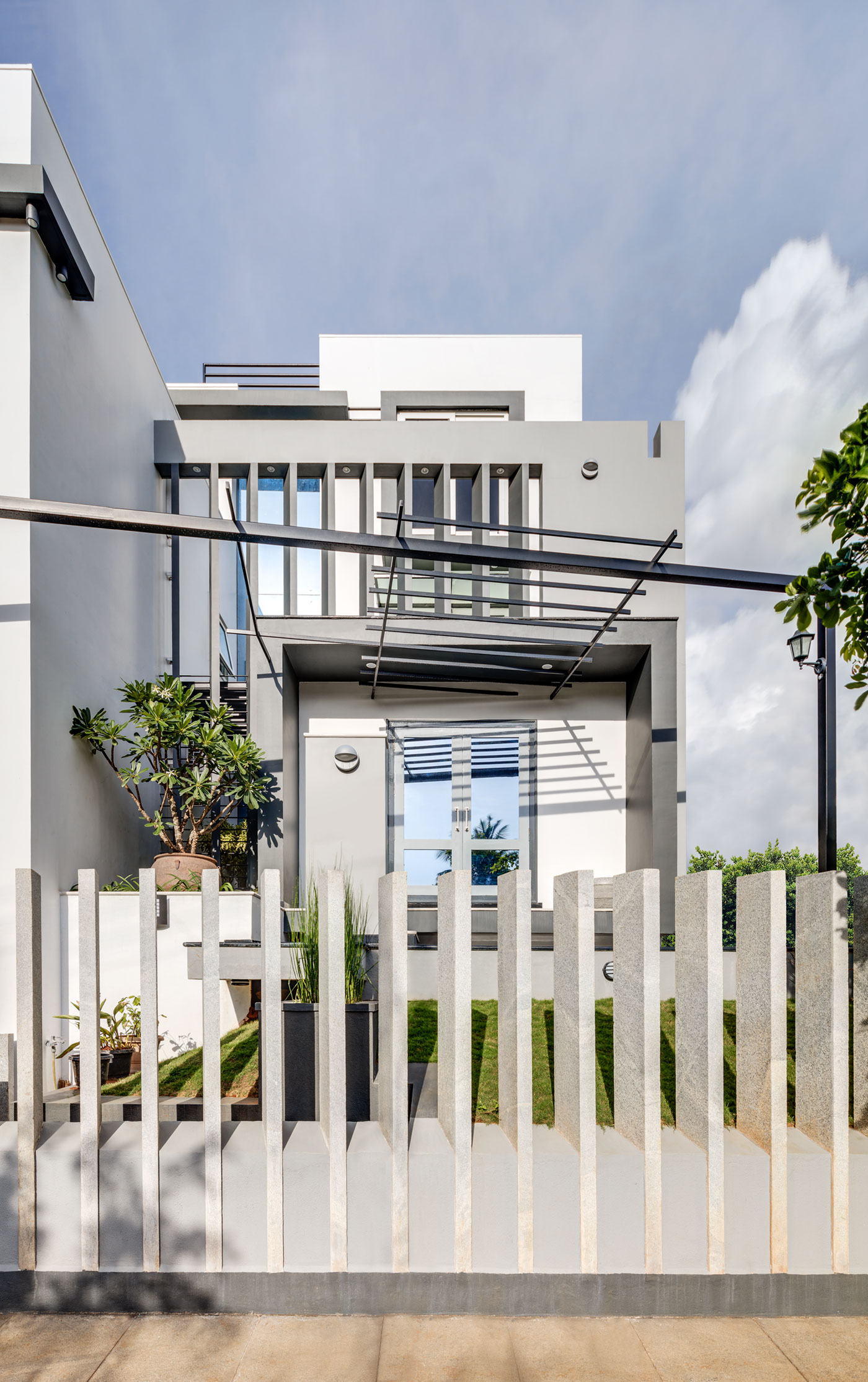 A Bright and Warm Modern Home with Lots of Yellow and White in Nagarbhavi, India by Ashwin Architects (5)