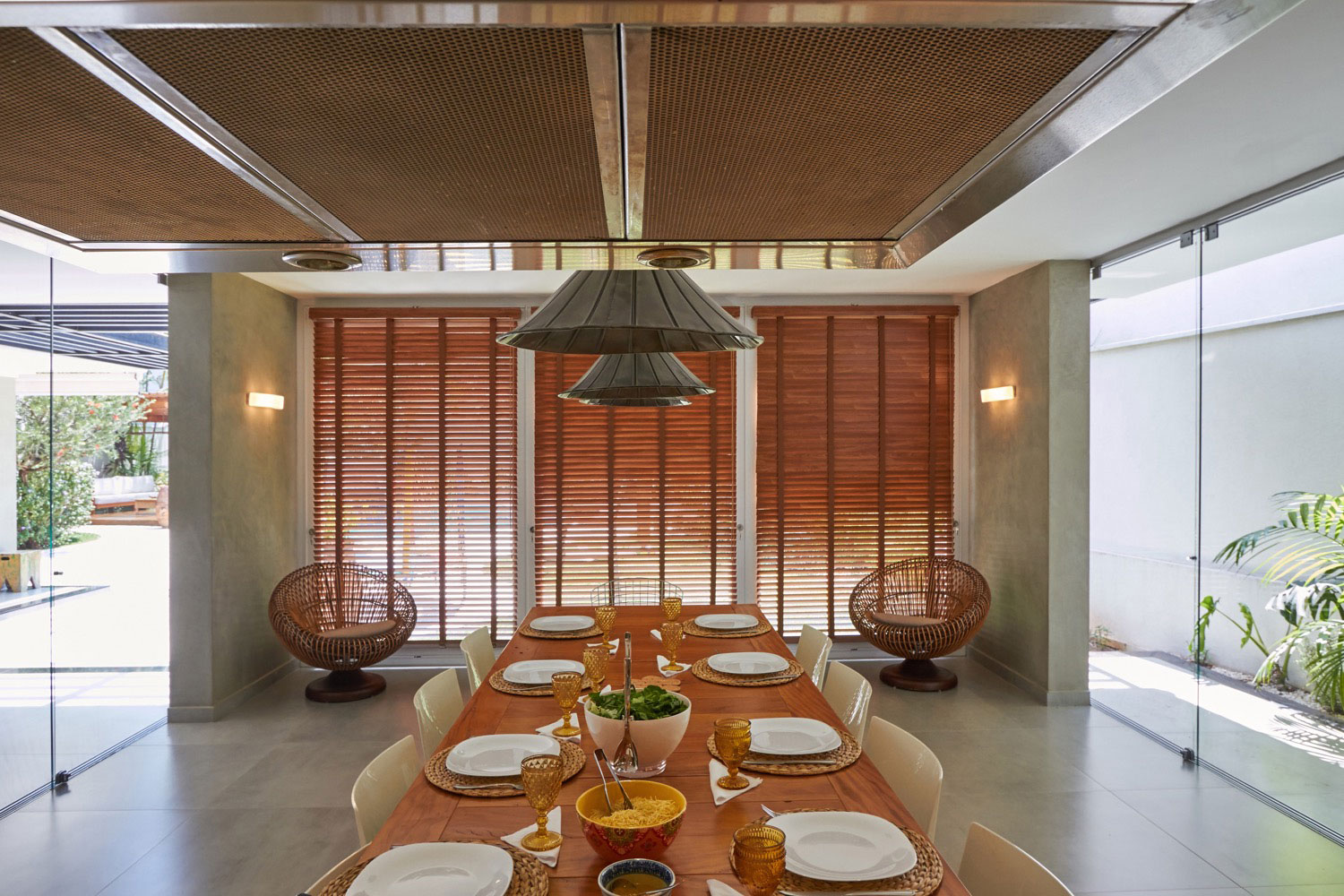 A Charming Contemporary Home with Plenty of Character in São Jose do Rio Preto, Brazil by Piloni Architecture (20)