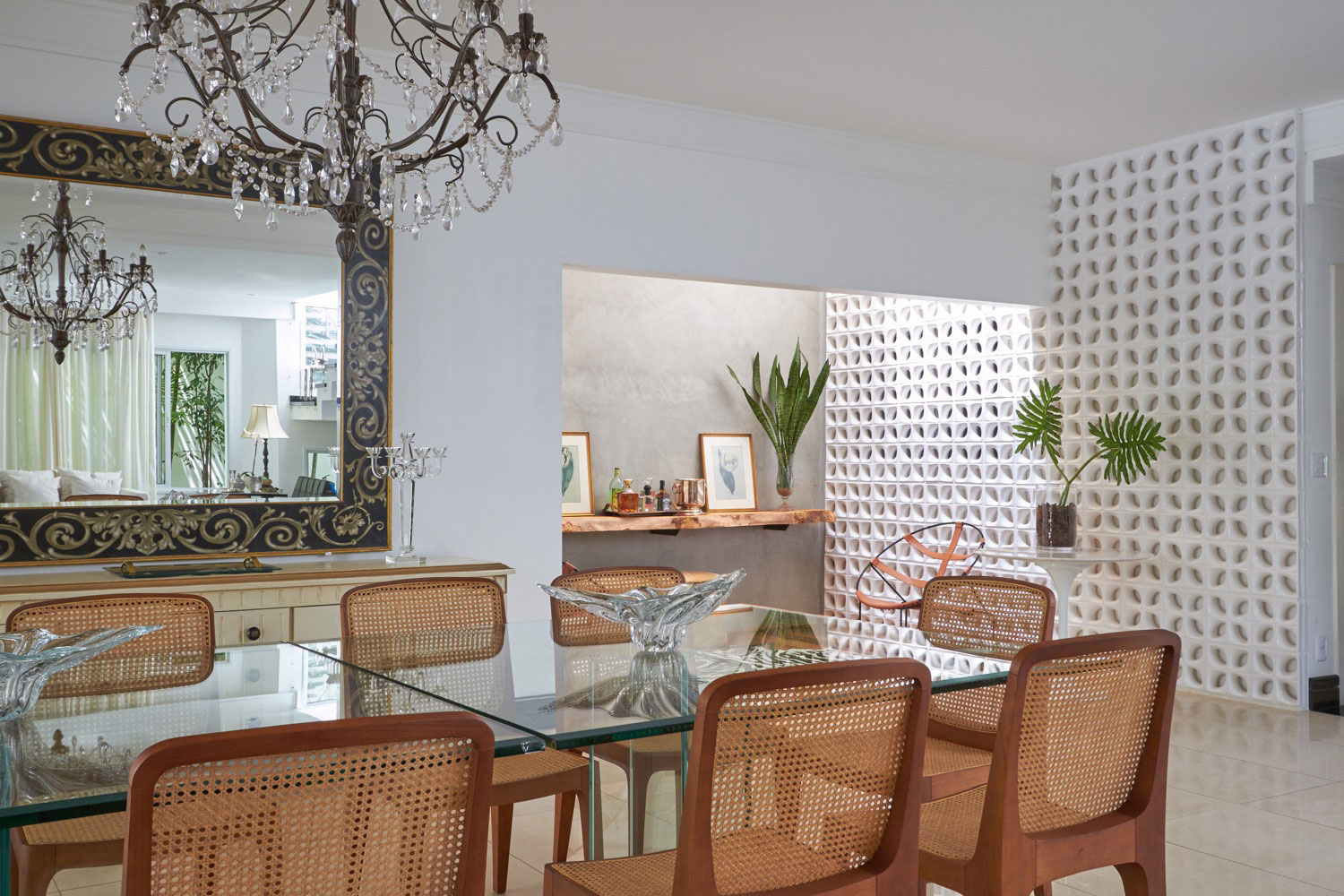 A Charming Contemporary Home with Plenty of Character in São Jose do Rio Preto, Brazil by Piloni Architecture (21)